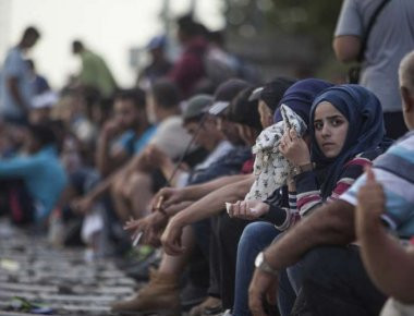 Γαλλία: Επτά στις δέκα γυναίκες πρόσφυγες έχουν πέσει θύματα βίας